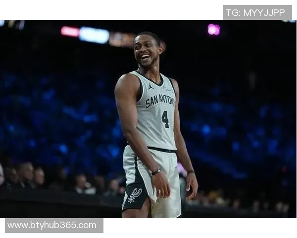 福克斯半场火力全开11投6中斩获15分4篮板4助攻表现出色