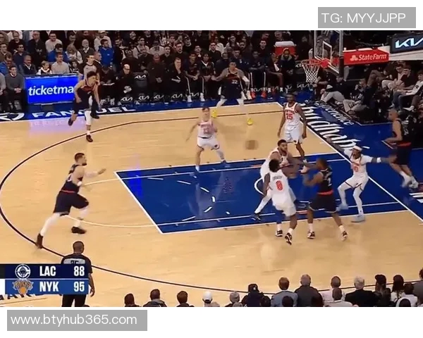 卢指导调整战术下半场祖巴茨首发应对绿军防科林斯